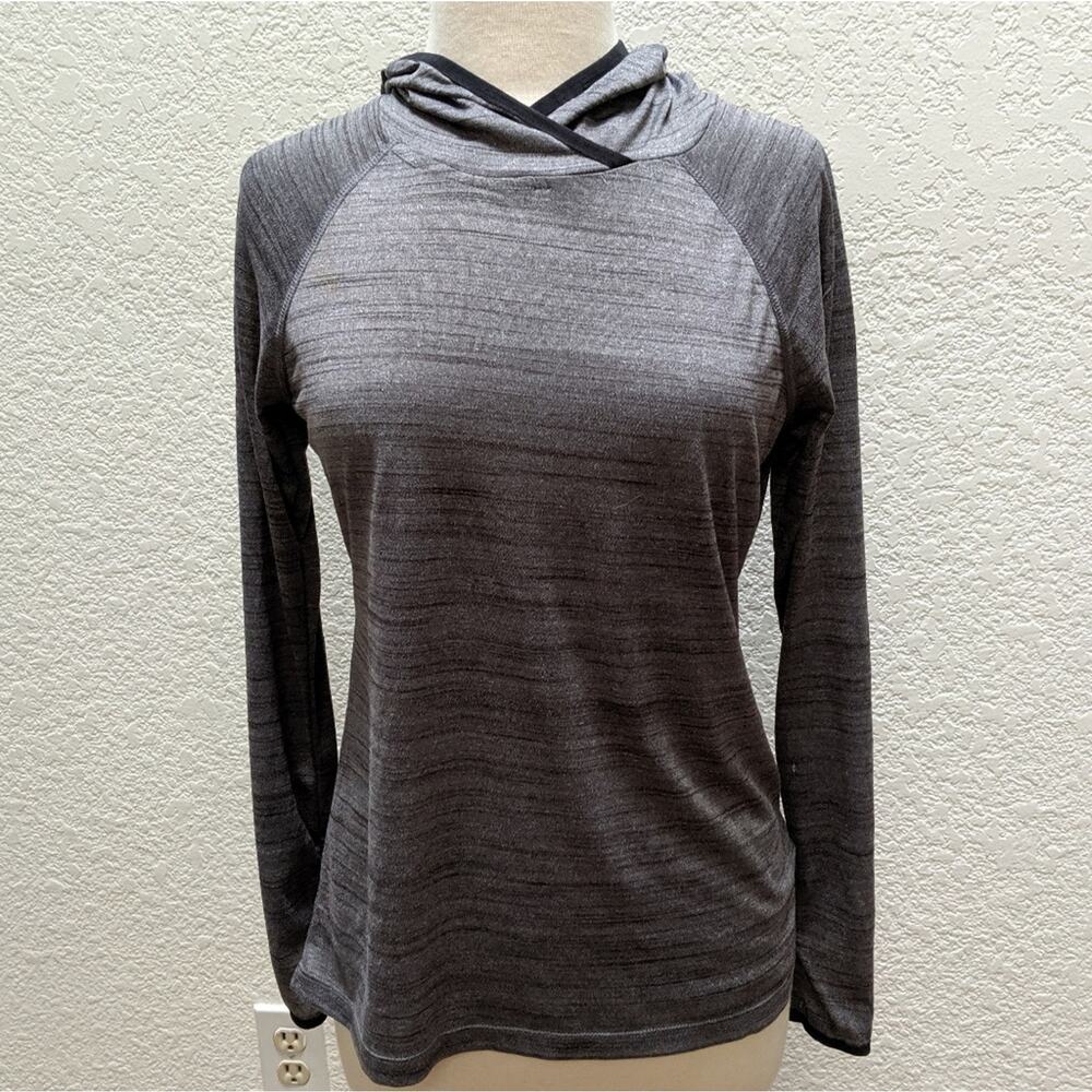 Reebok Gray hooded athletic running top. Base layer. Sz M